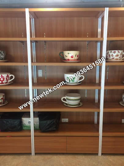 Kệ Siêu Thị Đơn – Lưng Gỗ