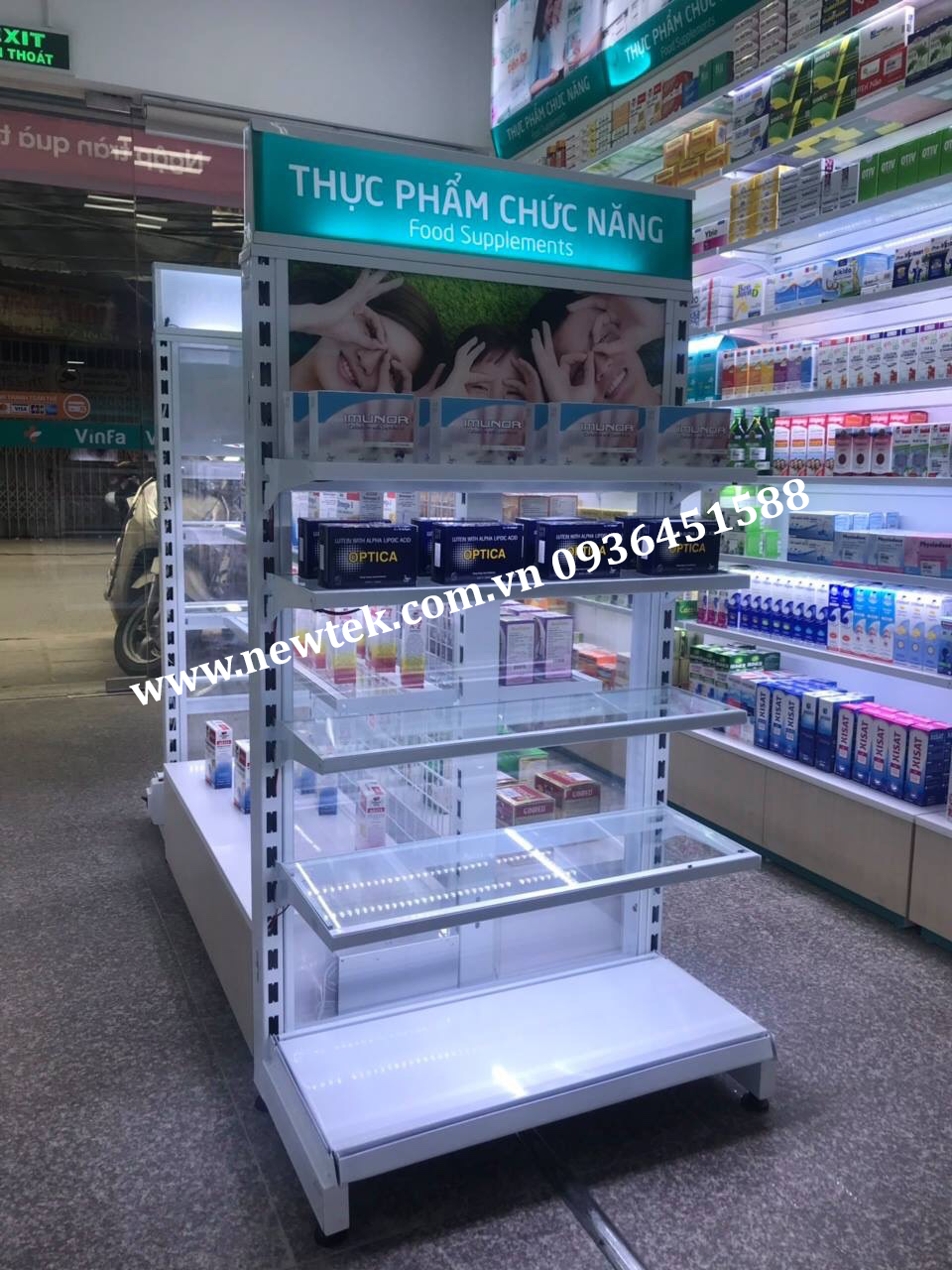 Kệ Lưng lưới đợt kính hiện đại